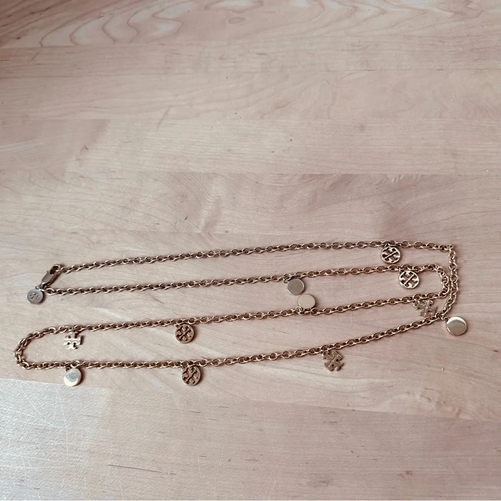 Tory Burch - Logo Charm Gold Rosary Necklace - Picture 2 of 8